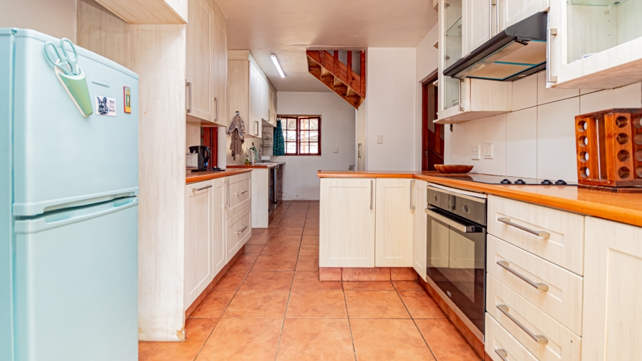 6 Bedroom Property for Sale in Hennops River Gauteng