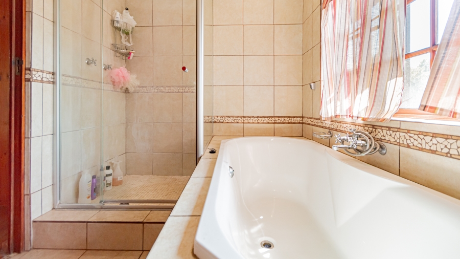 6 Bedroom Property for Sale in Hennops River Gauteng