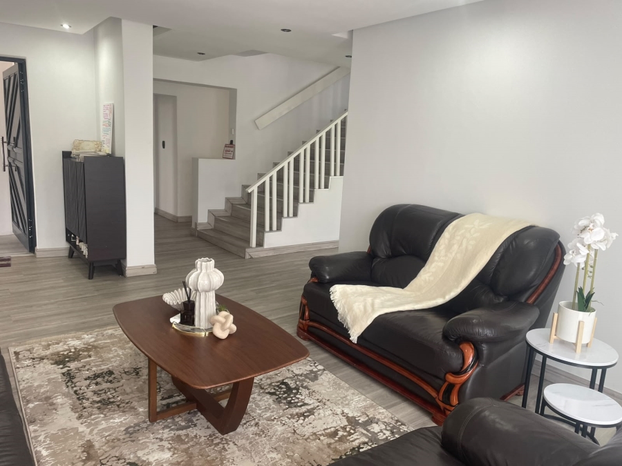 5 Bedroom Property for Sale in Marlboro Gardens Gauteng