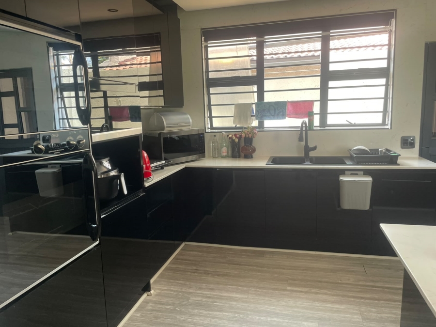 5 Bedroom Property for Sale in Marlboro Gardens Gauteng