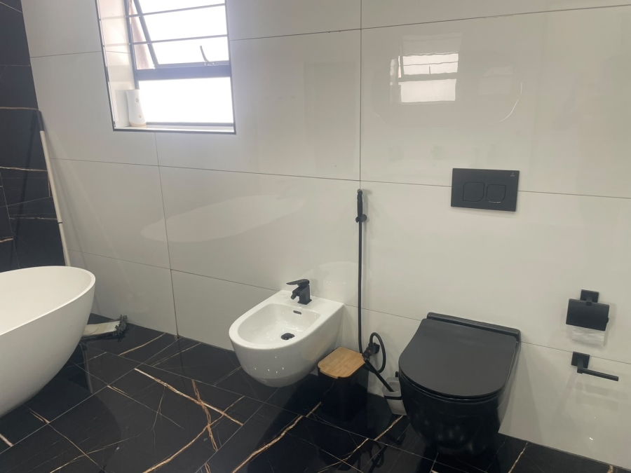 5 Bedroom Property for Sale in Marlboro Gardens Gauteng