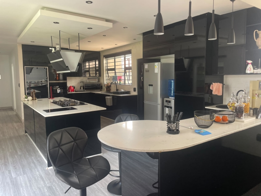 5 Bedroom Property for Sale in Marlboro Gardens Gauteng