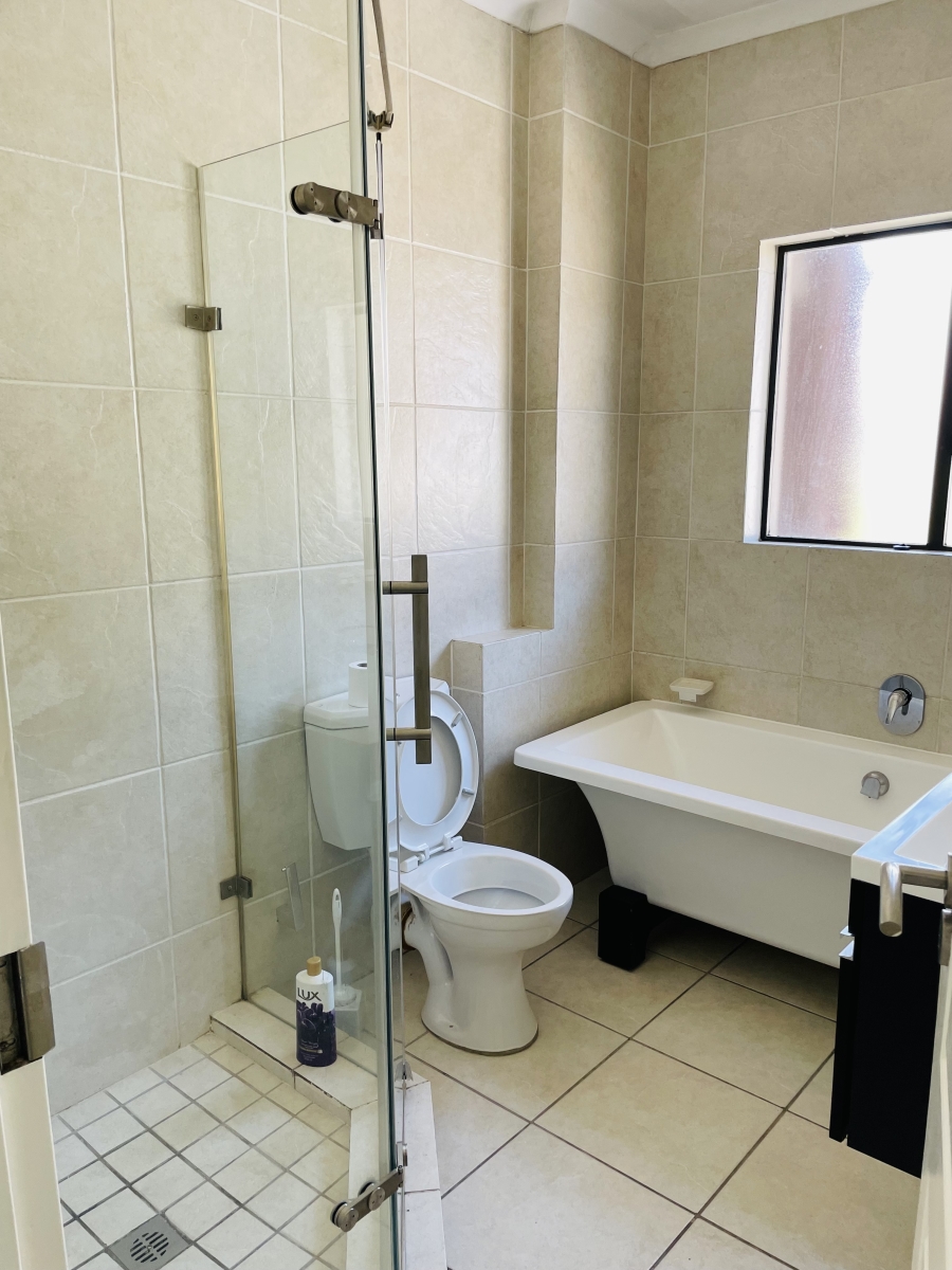 To Let 2 Bedroom Property for Rent in North Riding Gauteng