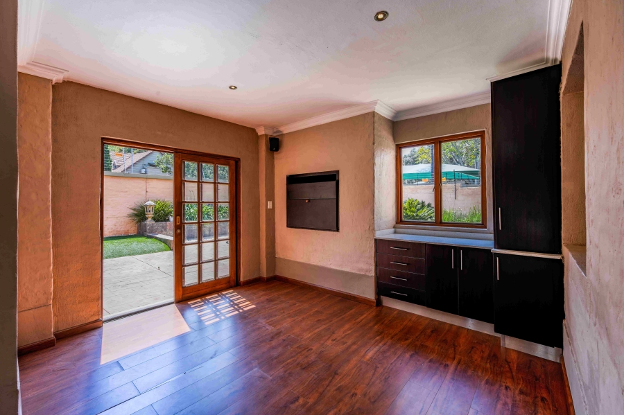 3 Bedroom Property for Sale in Faerie Glen Gauteng