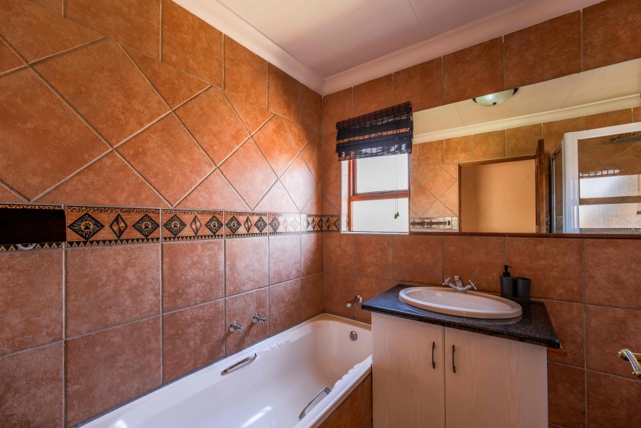 3 Bedroom Property for Sale in Faerie Glen Gauteng
