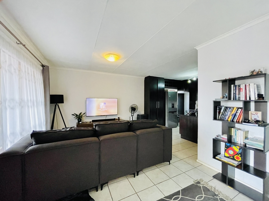 2 Bedroom Property for Sale in Noordwyk Gauteng