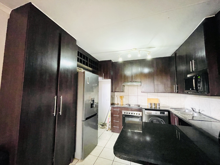 2 Bedroom Property for Sale in Noordwyk Gauteng