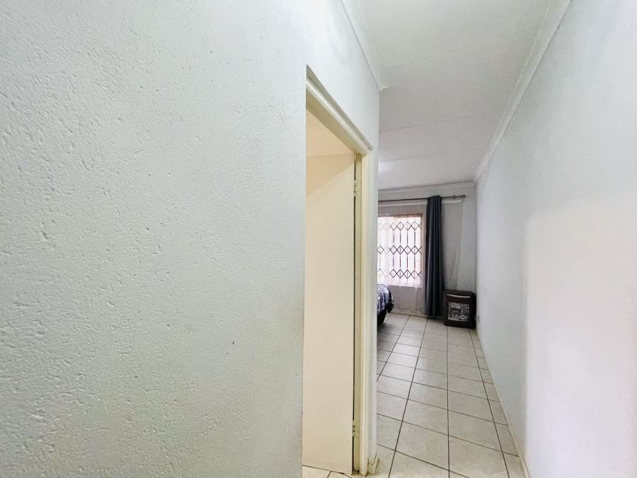 2 Bedroom Property for Sale in Noordwyk Gauteng