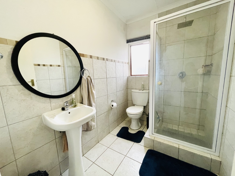 2 Bedroom Property for Sale in Noordwyk Gauteng
