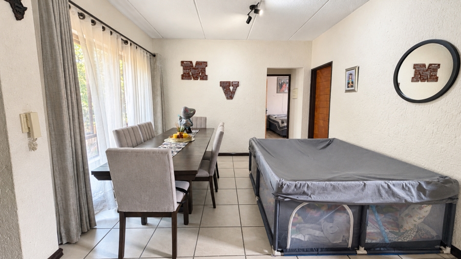 2 Bedroom Property for Sale in Pineslopes Gauteng