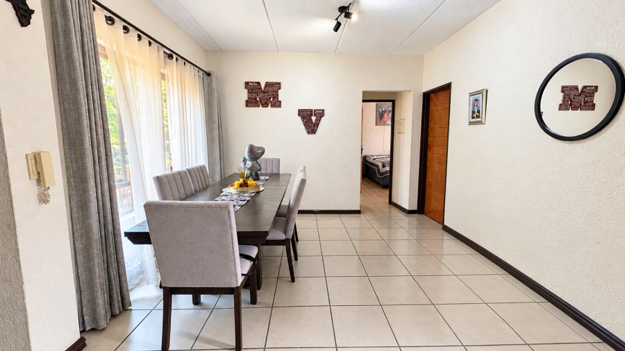 2 Bedroom Property for Sale in Pineslopes Gauteng