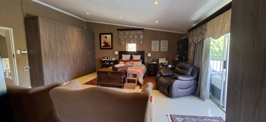 5 Bedroom Property for Sale in Kenmare Gauteng