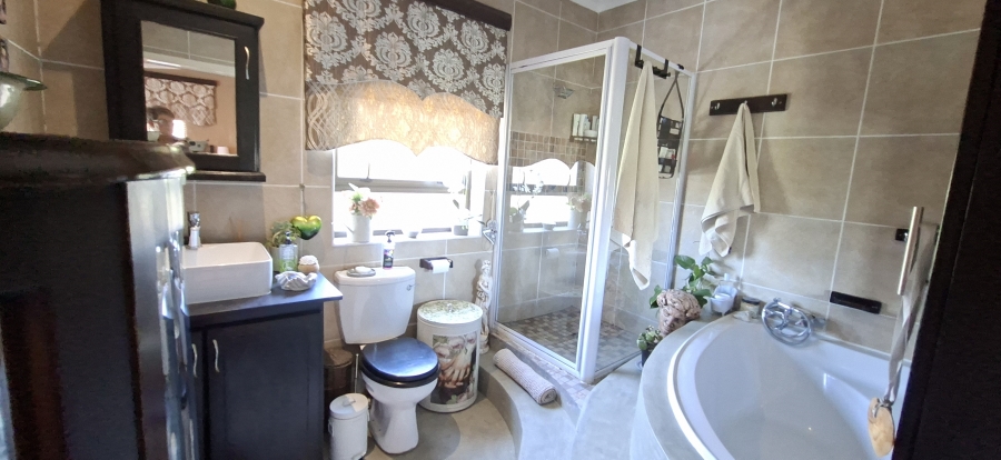 5 Bedroom Property for Sale in Kenmare Gauteng