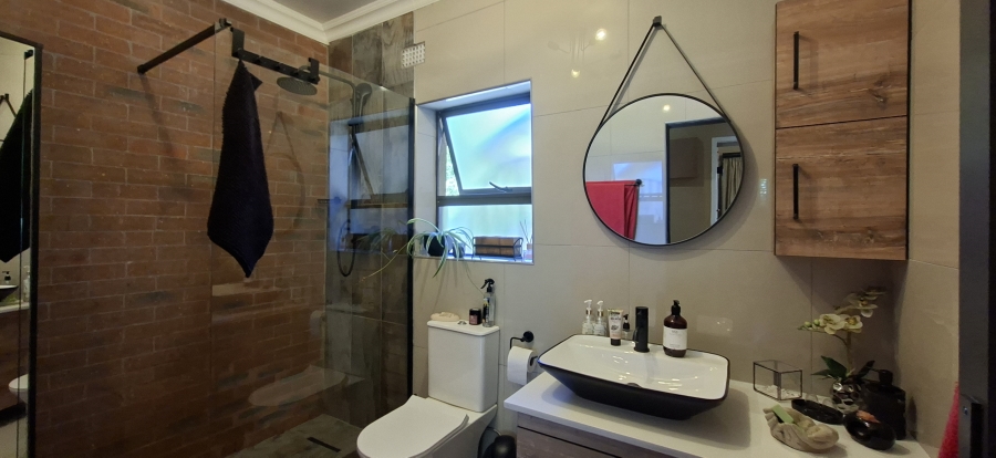 5 Bedroom Property for Sale in Kenmare Gauteng