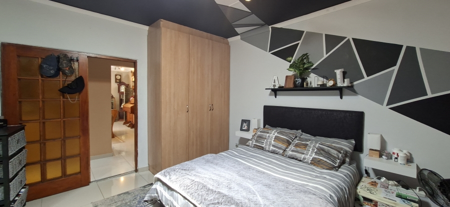 5 Bedroom Property for Sale in Kenmare Gauteng