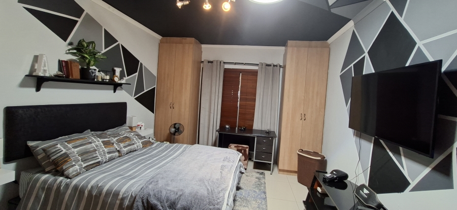 5 Bedroom Property for Sale in Kenmare Gauteng