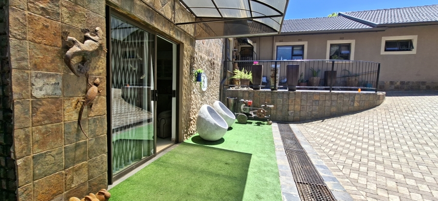 5 Bedroom Property for Sale in Kenmare Gauteng