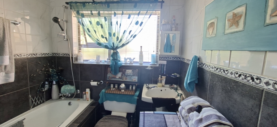 5 Bedroom Property for Sale in Kenmare Gauteng