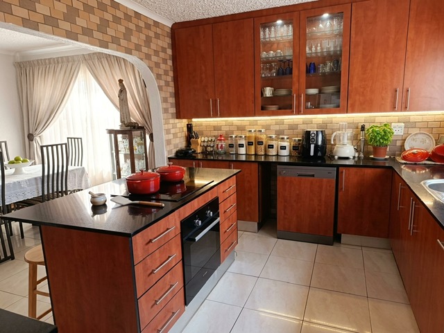4 Bedroom Property for Sale in Townsview Gauteng