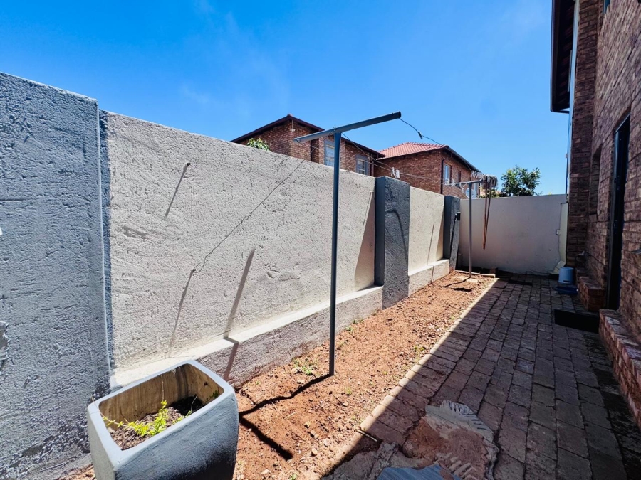 3 Bedroom Property for Sale in Annlin Gauteng