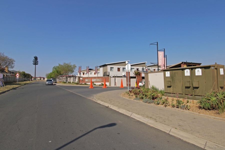 2 Bedroom Property for Sale in Noordwyk Gauteng