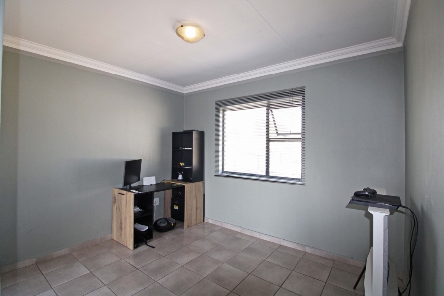 2 Bedroom Property for Sale in Noordwyk Gauteng