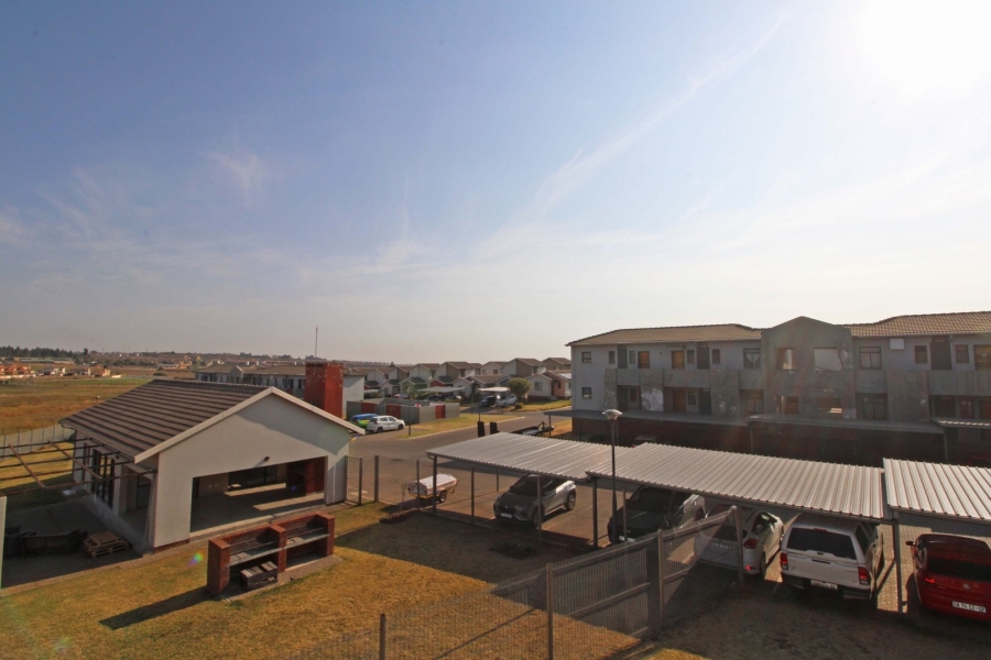 2 Bedroom Property for Sale in Noordwyk Gauteng