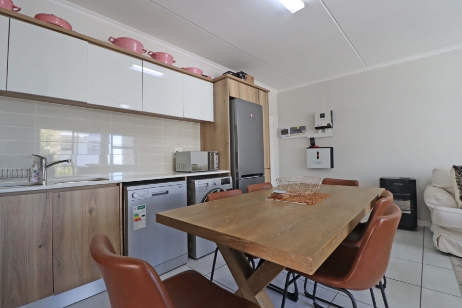 2 Bedroom Property for Sale in Crowthorne AH Gauteng