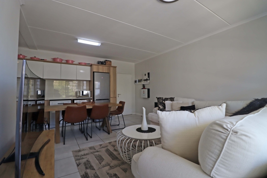 2 Bedroom Property for Sale in Crowthorne AH Gauteng