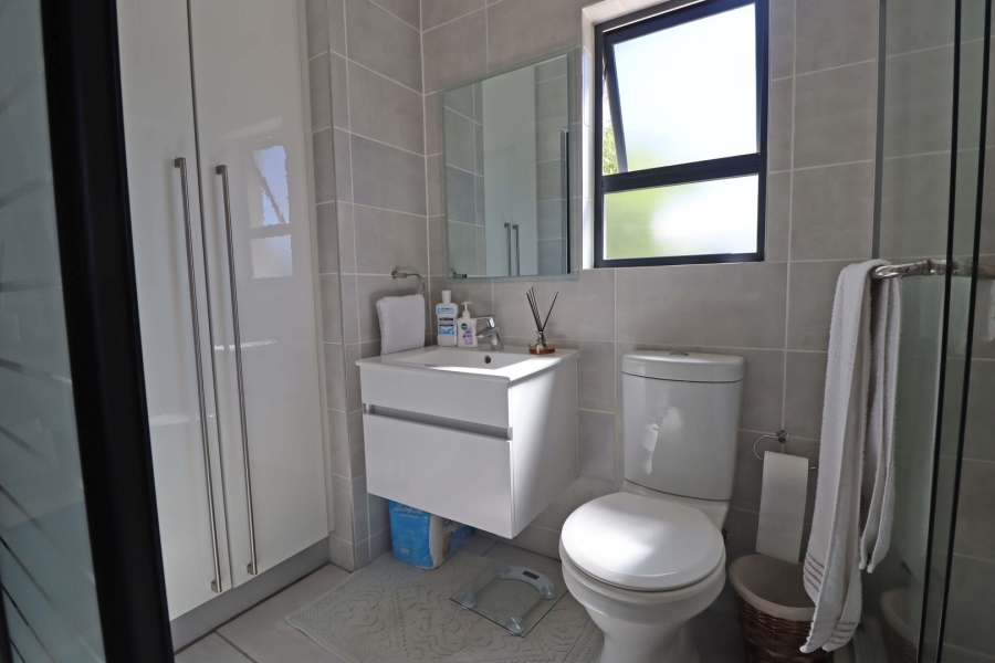 2 Bedroom Property for Sale in Crowthorne AH Gauteng