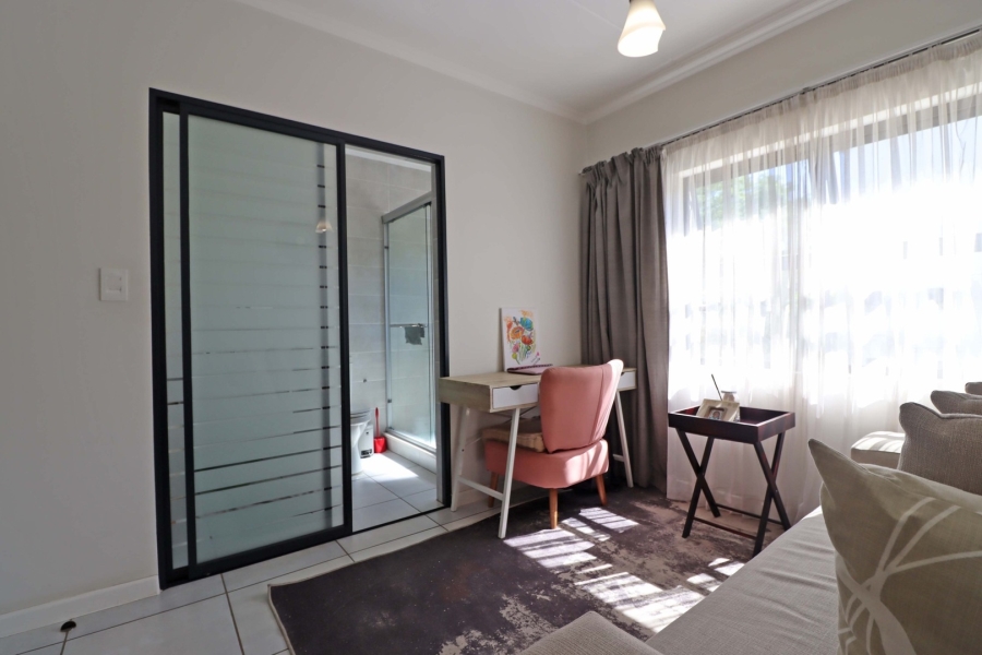 2 Bedroom Property for Sale in Crowthorne AH Gauteng