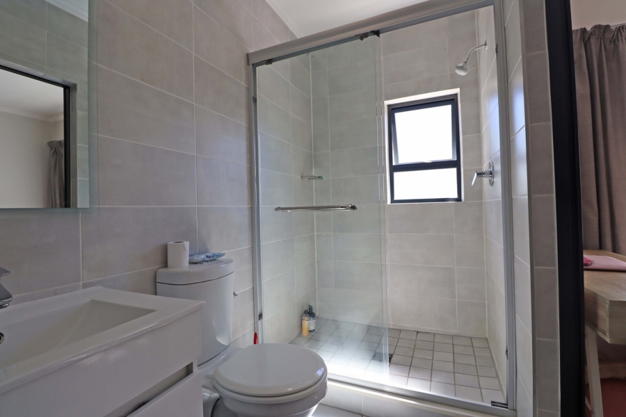 2 Bedroom Property for Sale in Crowthorne AH Gauteng
