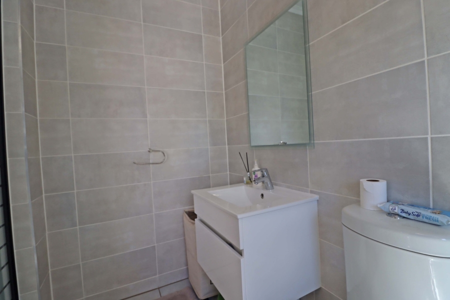 2 Bedroom Property for Sale in Crowthorne AH Gauteng