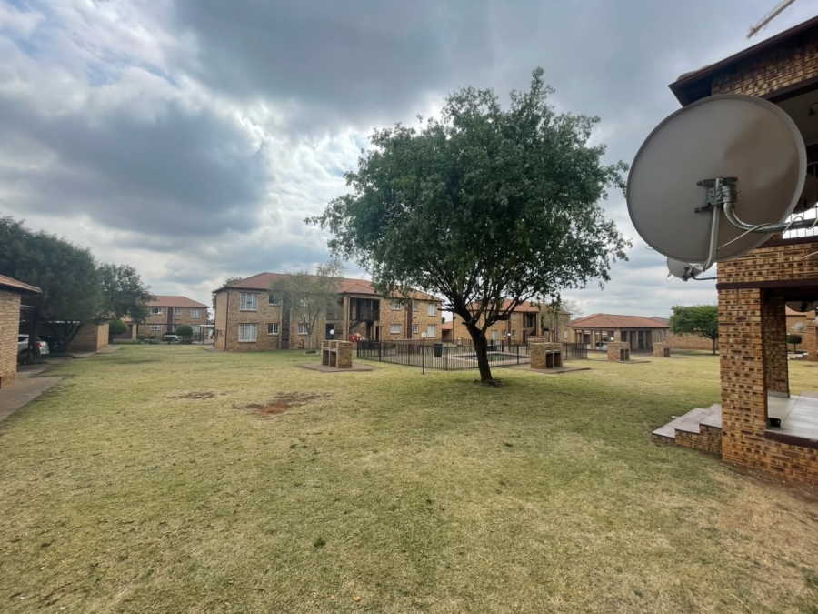 To Let 2 Bedroom Property for Rent in Noordwyk Gauteng