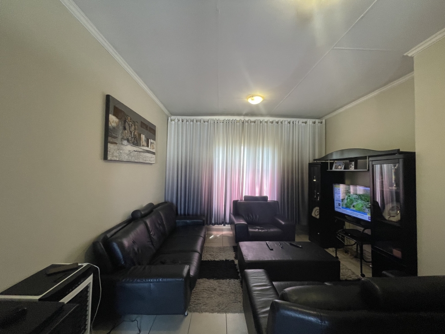 To Let 2 Bedroom Property for Rent in Noordwyk Gauteng