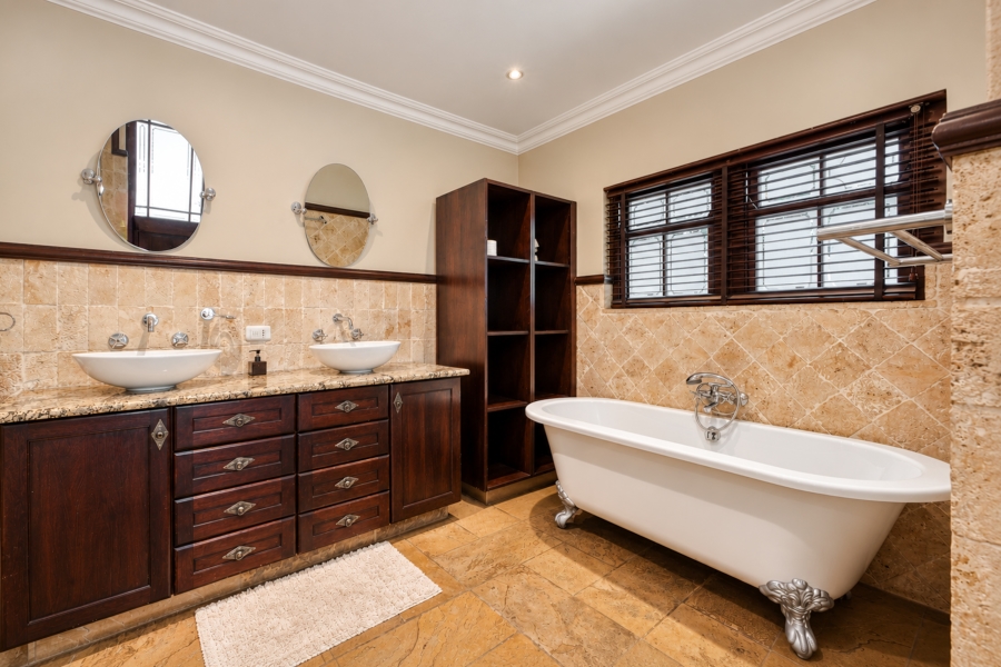5 Bedroom Property for Sale in Chartwell Gauteng