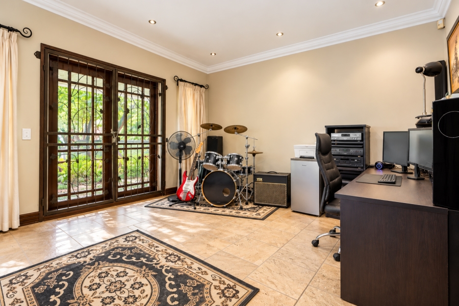 5 Bedroom Property for Sale in Chartwell Gauteng