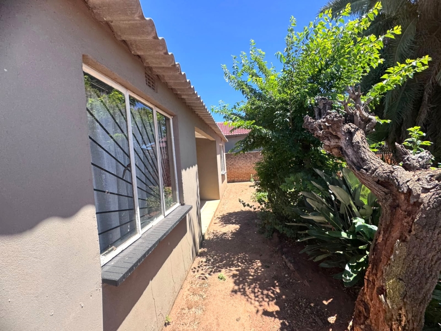 3 Bedroom Property for Sale in Chiawelo Gauteng