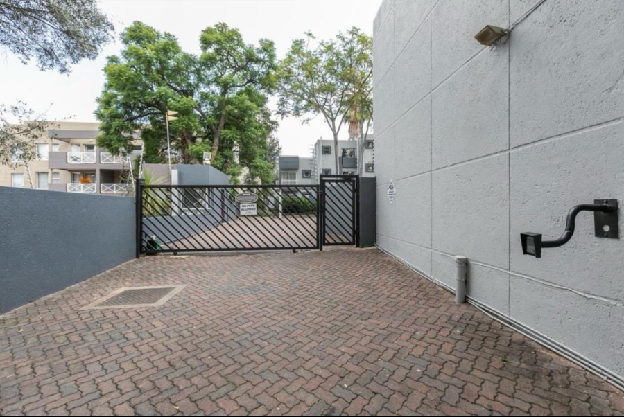 To Let 1 Bedroom Property for Rent in Sandown Gauteng