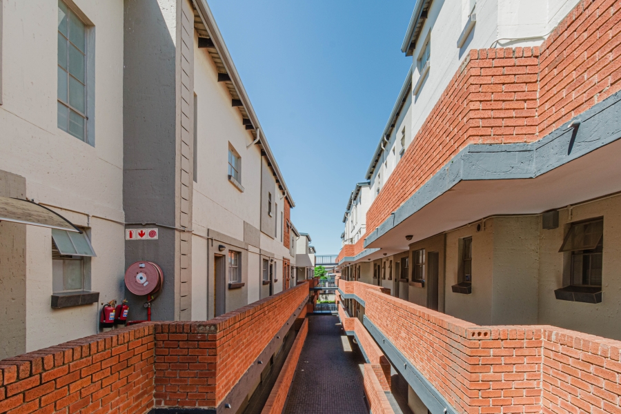 2 Bedroom Property for Sale in North Riding Gauteng