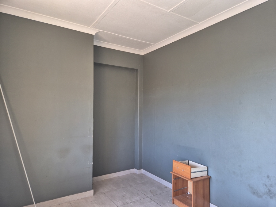 To Let 1 Bedroom Property for Rent in Delarey Gauteng