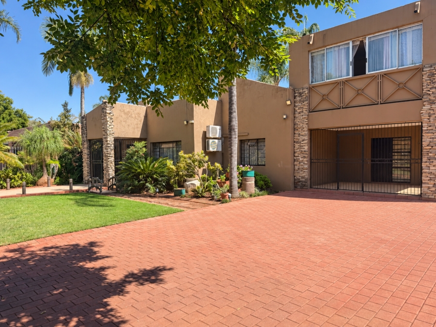 4 Bedroom Property for Sale in Waverley Gauteng