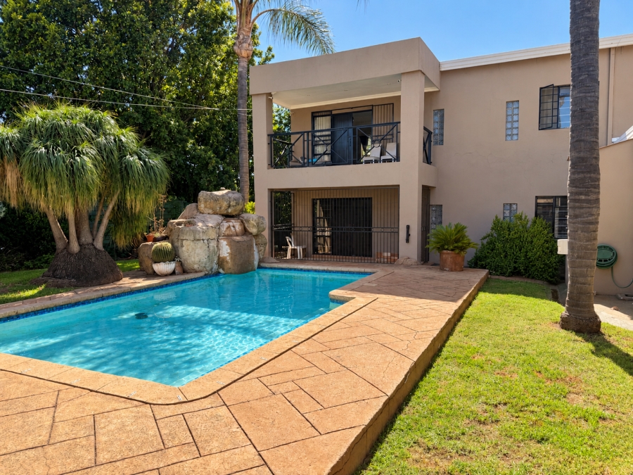 4 Bedroom Property for Sale in Waverley Gauteng