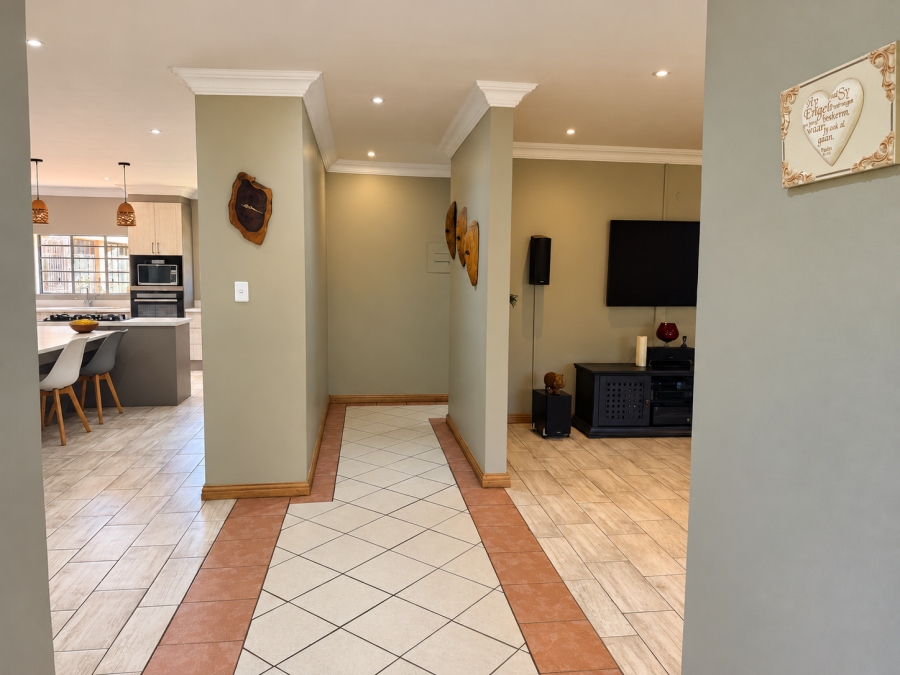 4 Bedroom Property for Sale in Waverley Gauteng
