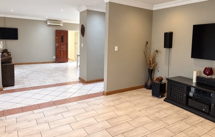 4 Bedroom Property for Sale in Waverley Gauteng