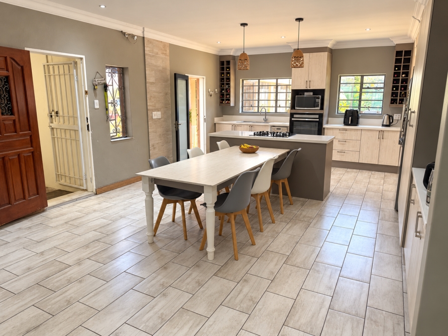 4 Bedroom Property for Sale in Waverley Gauteng