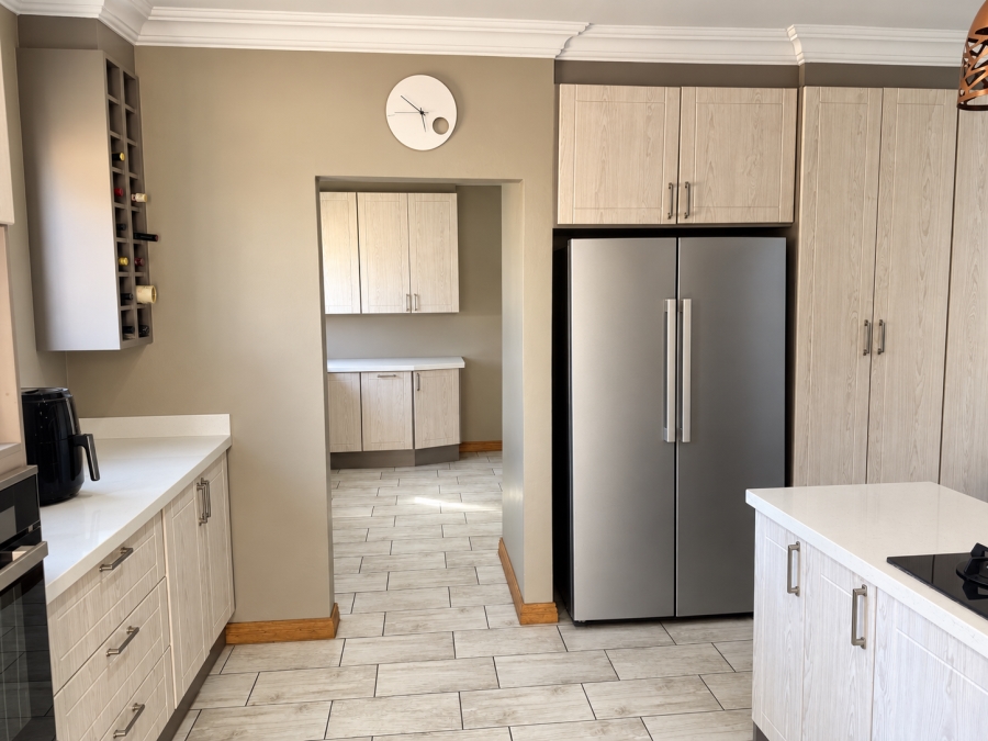 4 Bedroom Property for Sale in Waverley Gauteng