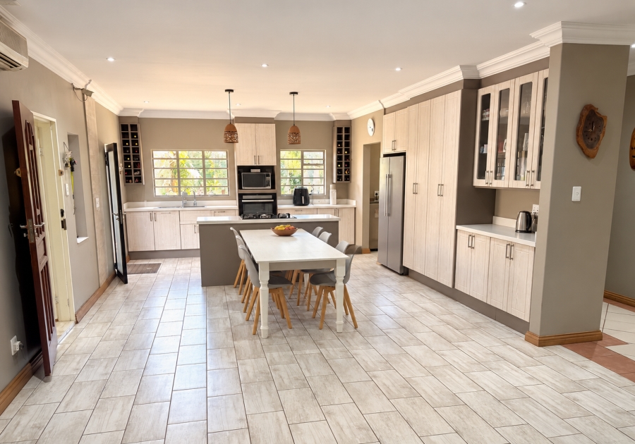 4 Bedroom Property for Sale in Waverley Gauteng