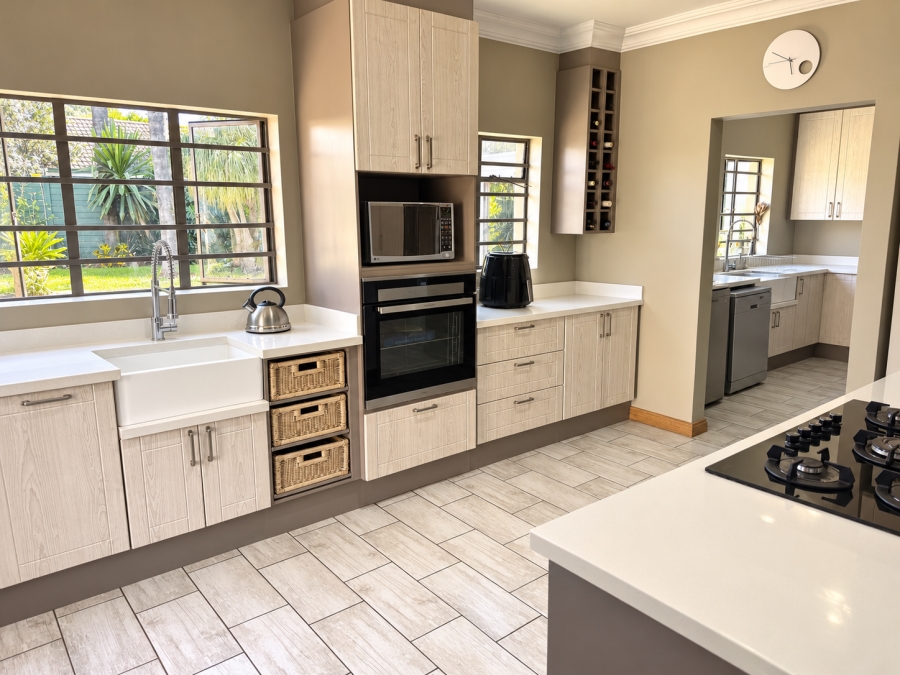 4 Bedroom Property for Sale in Waverley Gauteng