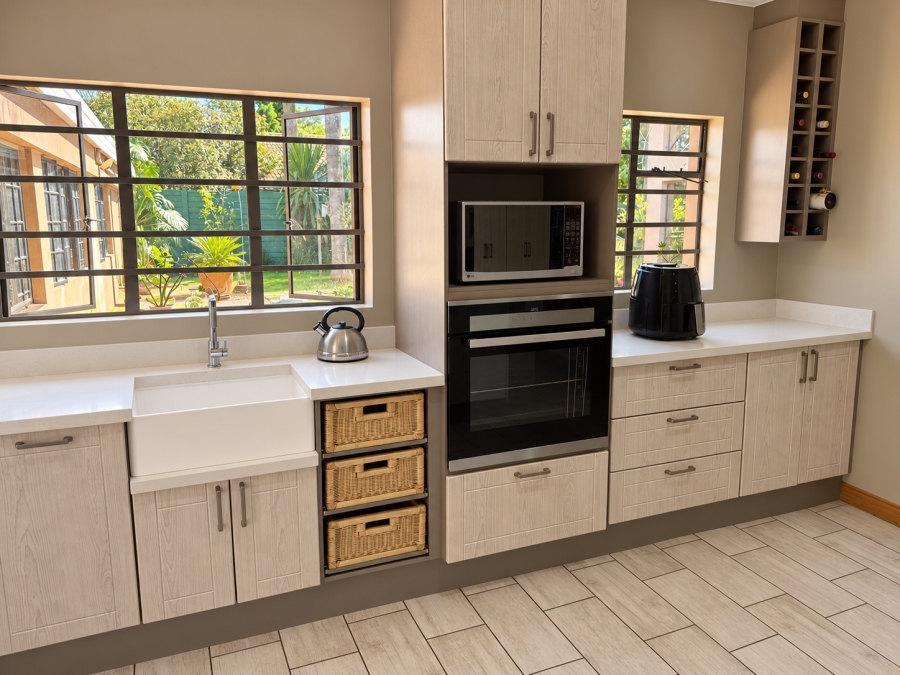 4 Bedroom Property for Sale in Waverley Gauteng